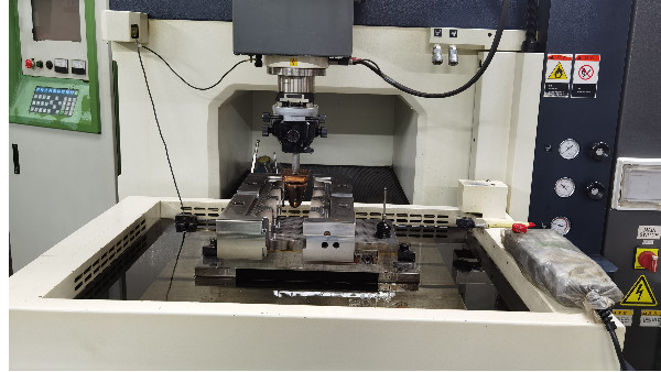 世邦告訴你注塑模具加工的分類都有哪些？